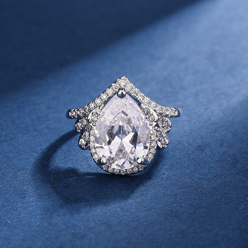 Aria Teardrop White Set | White Gold